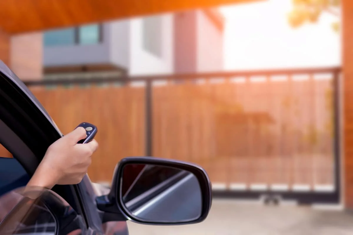 Sicurezza e comfort: come funziona un cancello automatico?